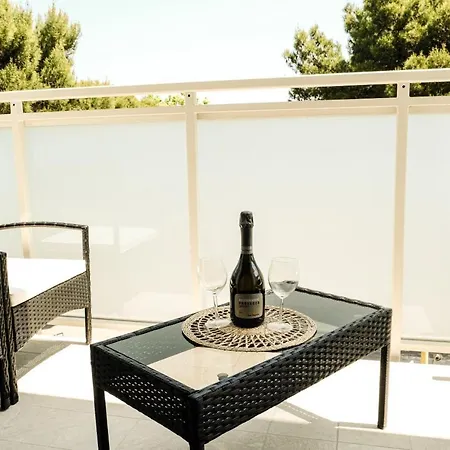 Flat - Swimming Pool And Park Free Apartment